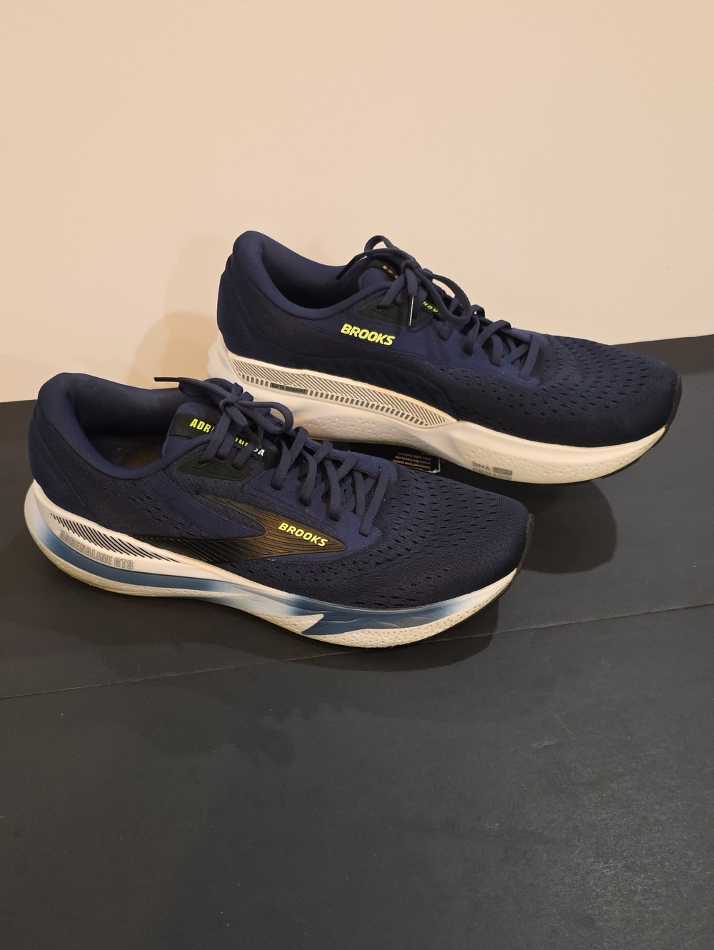 Brooks Adrenaline GTS 24 Men's Navy Blue Shoes with Neon Yellow Accents Size 13